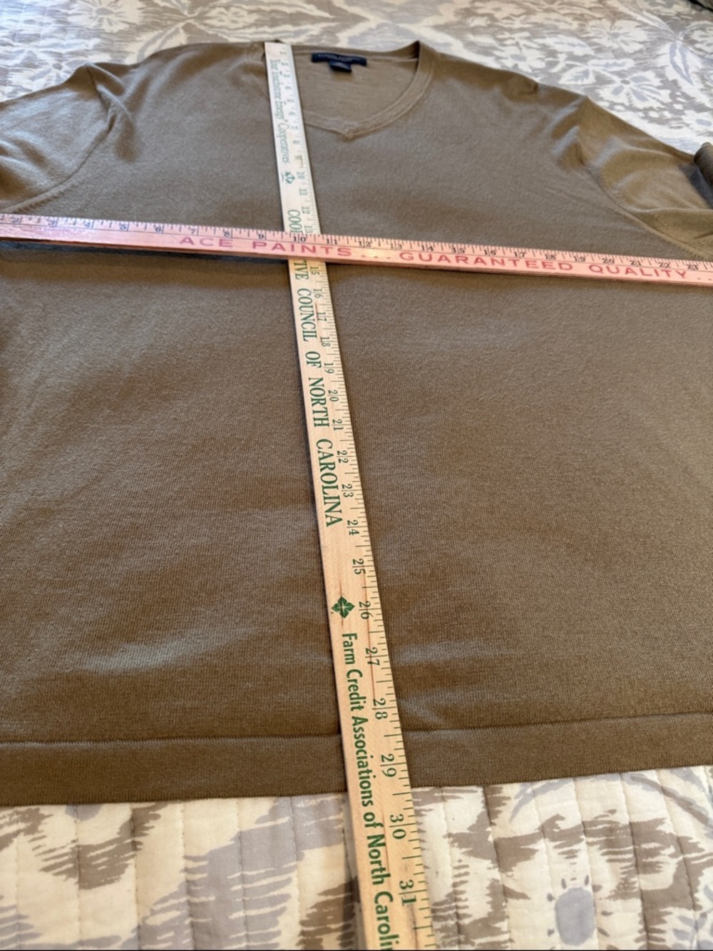 Banana Republic Men's V-Neck cashmere blend Sweater in camel; size XL - Picture 6 of 10